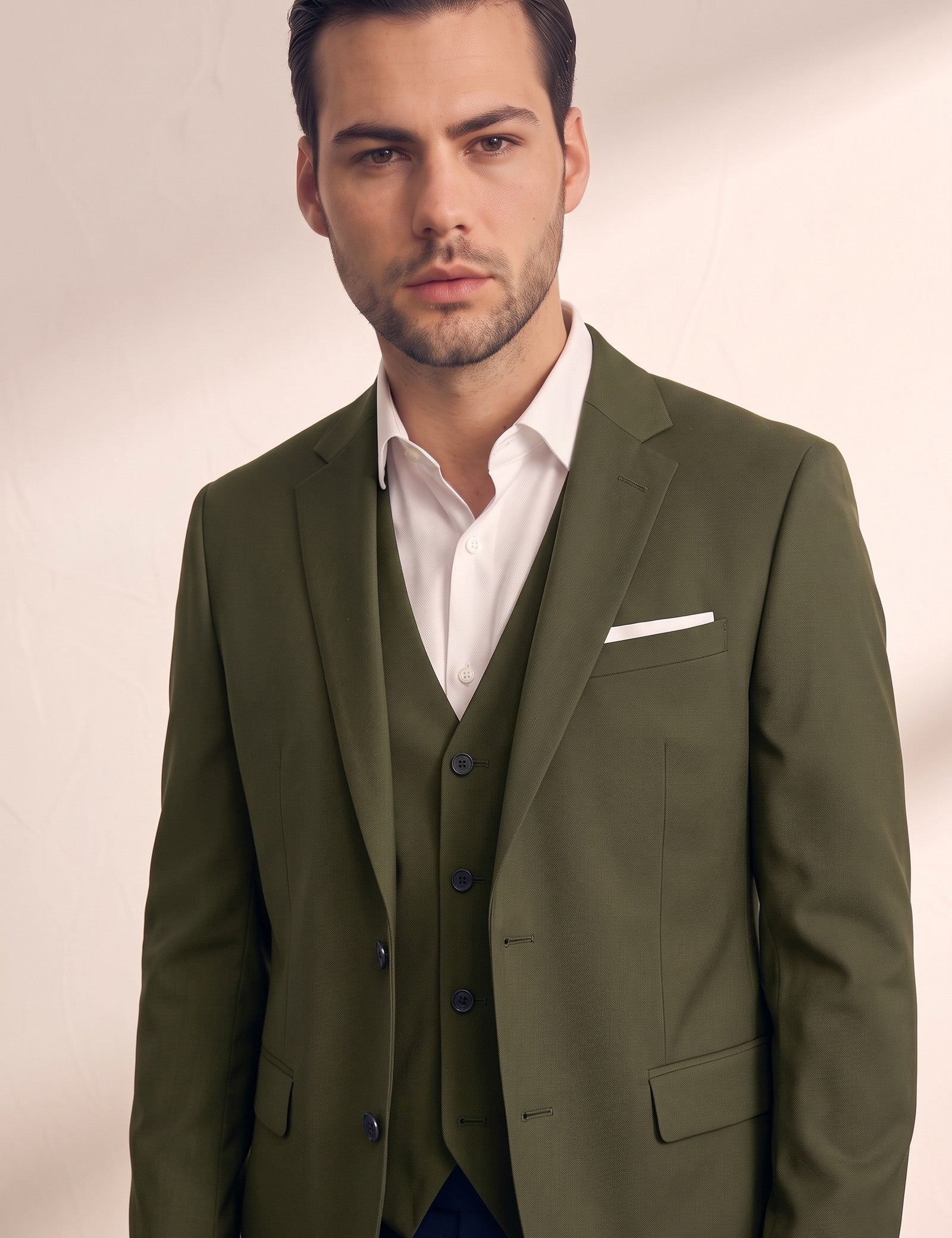 Deluxe Suit, close-up of the upper body