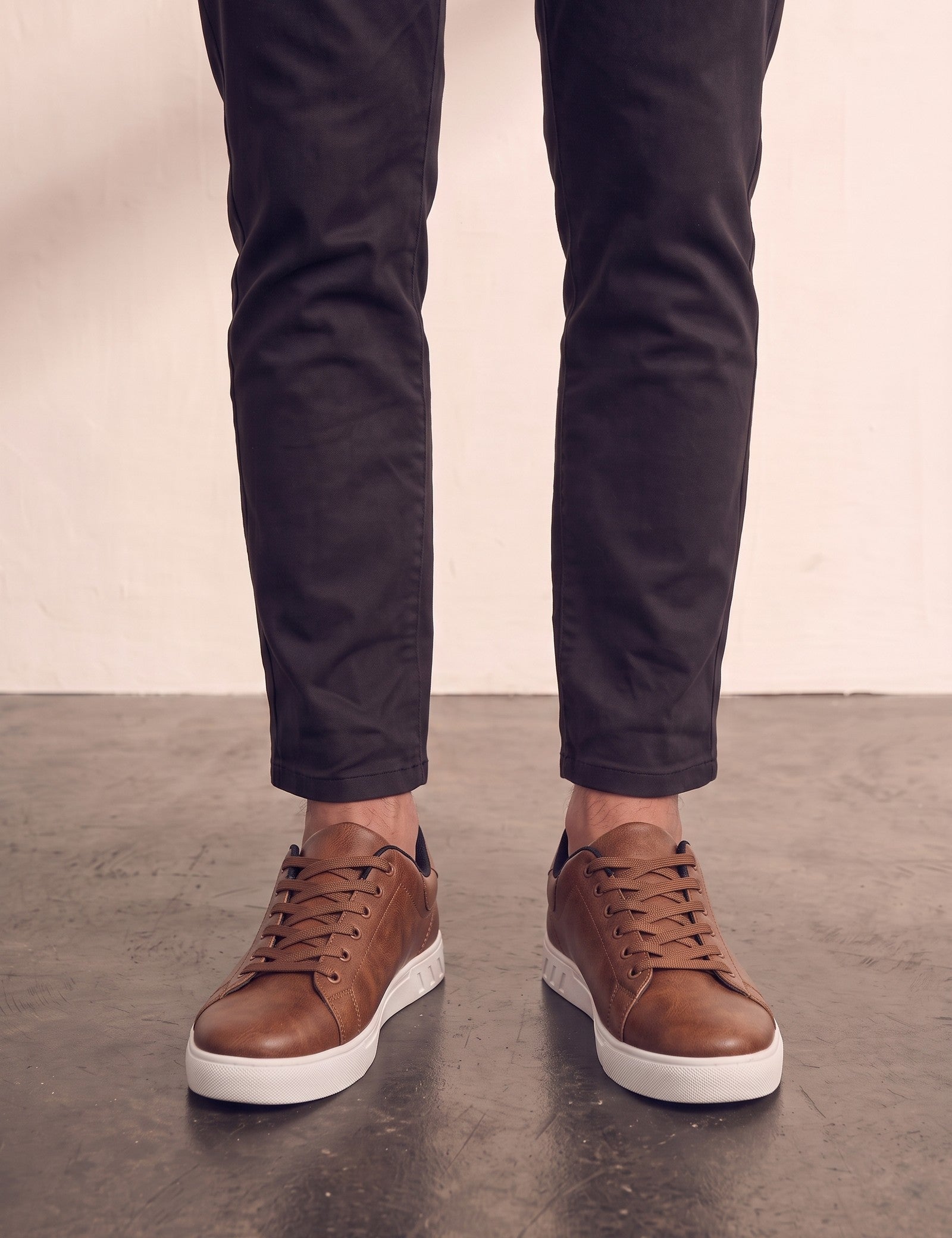 Men's Brown Low-Top Trainers, front view of the shoes, worn.