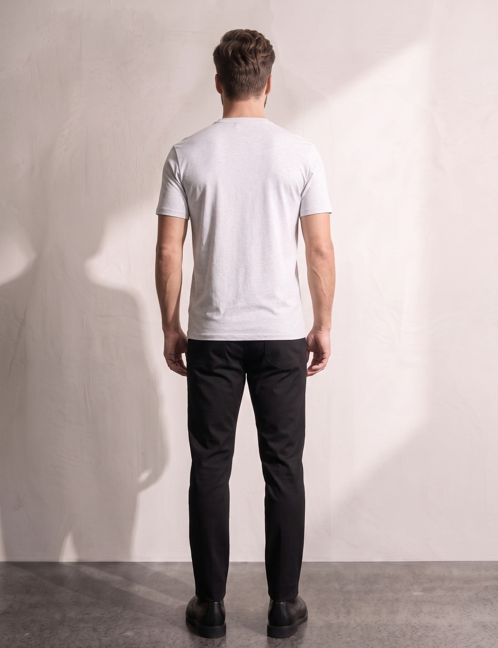 Regular T-Shirt, back view, full length