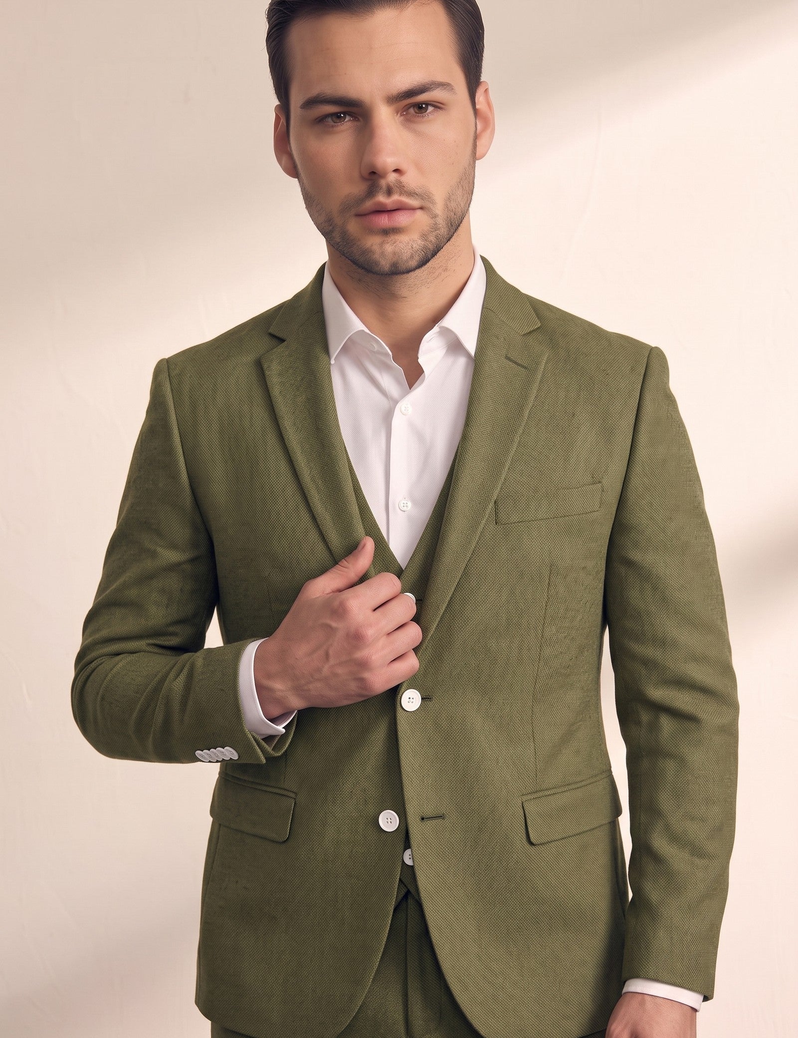 Slim Fit Suit, close-up of the upper body