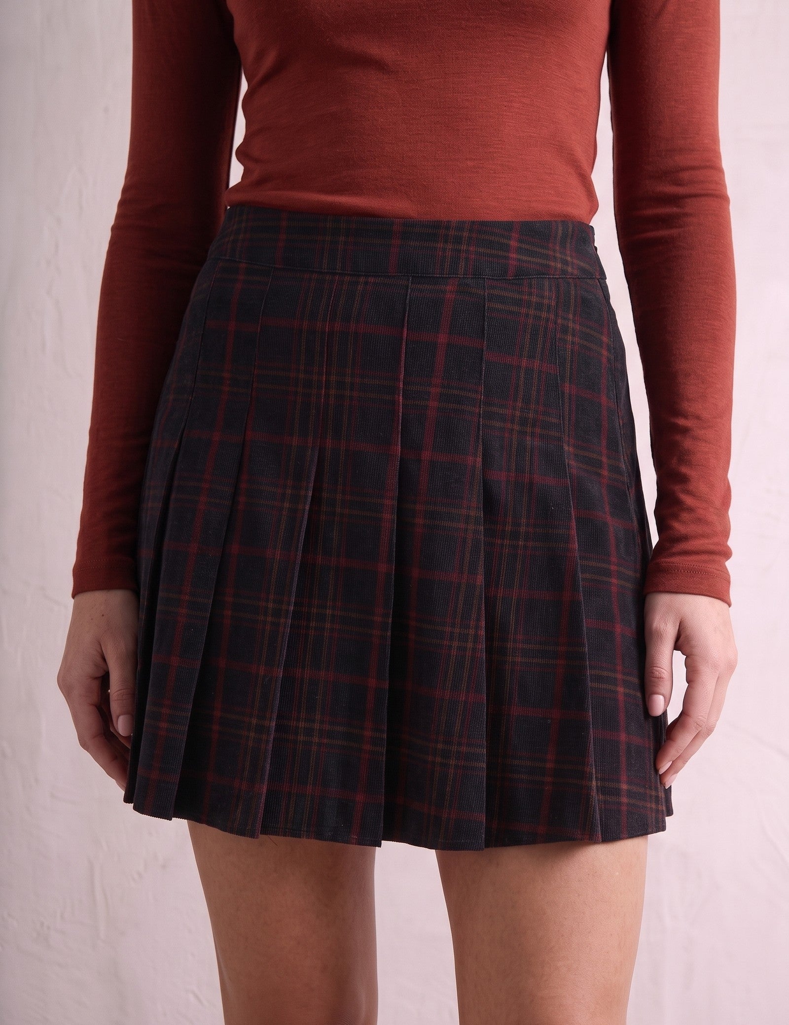 Women's Black and Red Tartan High Waisted Pleated Mini Skirt, close-up of the waistband and front pocket.