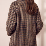 Women's Brown Oversized Houndstooth Blazer Coat, close-up of the upper body.