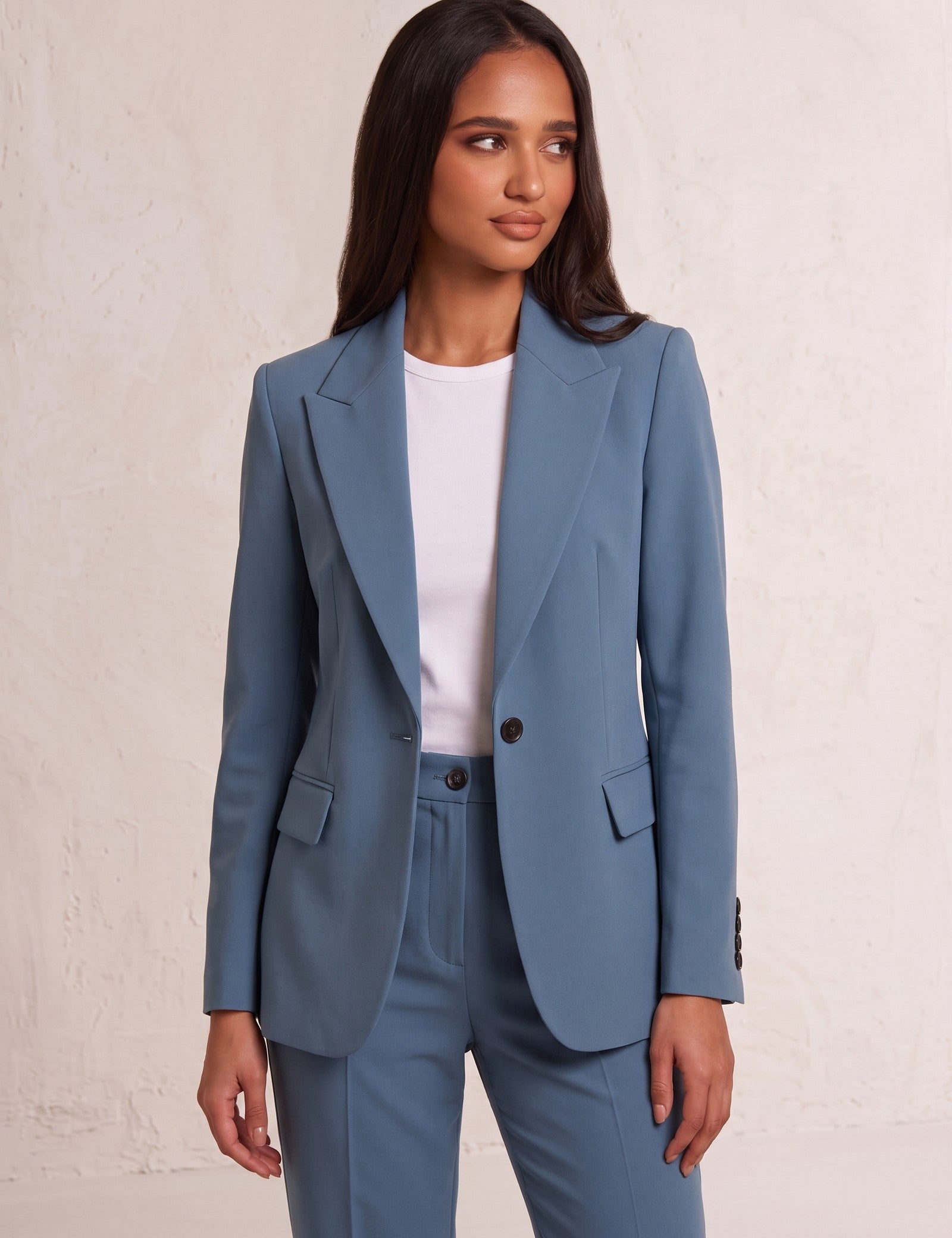 Women's Suit Set, close-up of the upper body