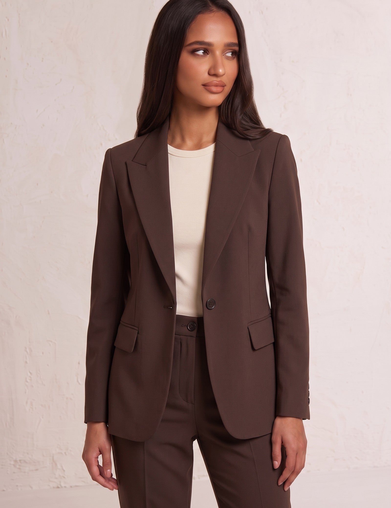 Women's Suit Set, close-up of the upper body