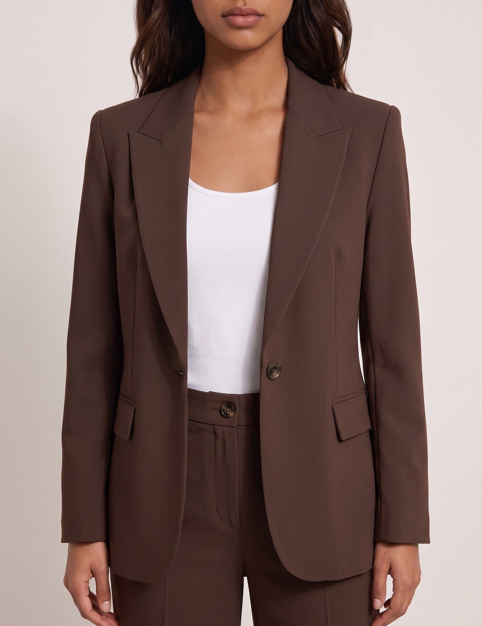 Women's Suit Set, close-up of the upper body