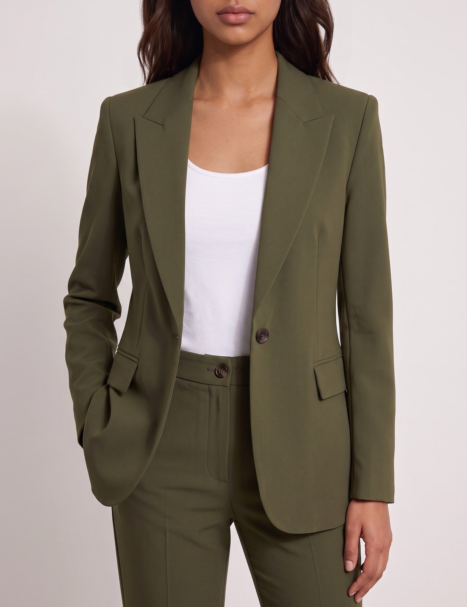 Women's Suit Set, close-up of the upper body