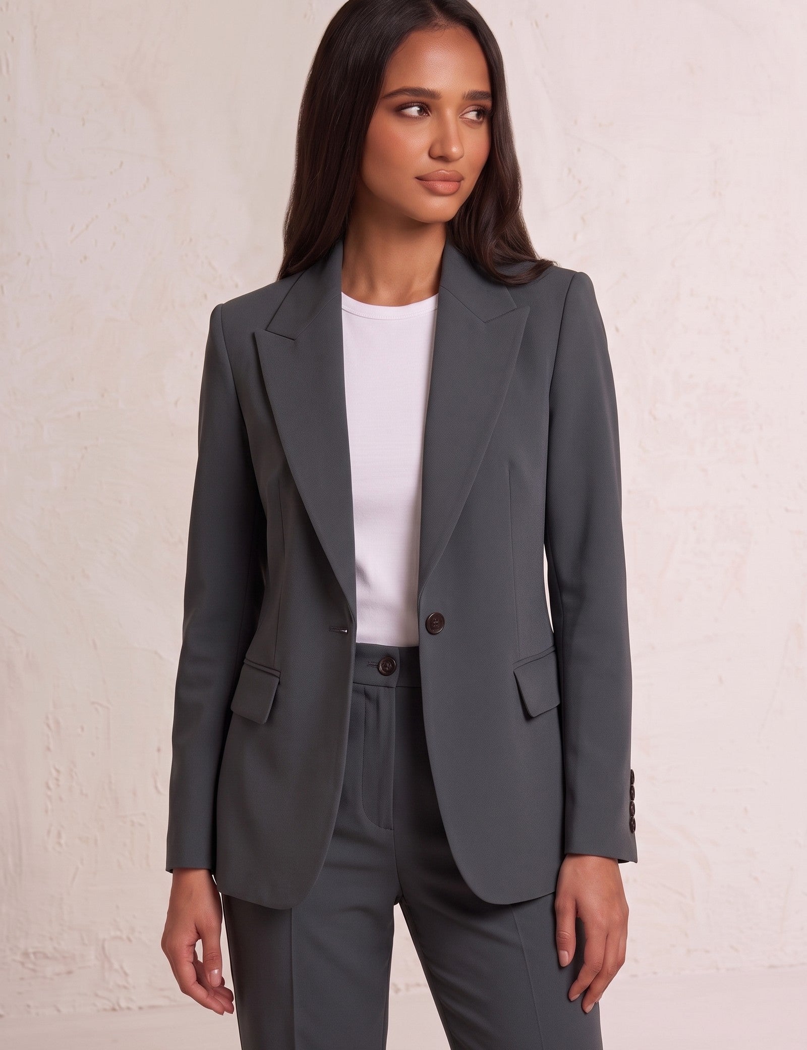 Women's Suit Set, close-up of the upper body