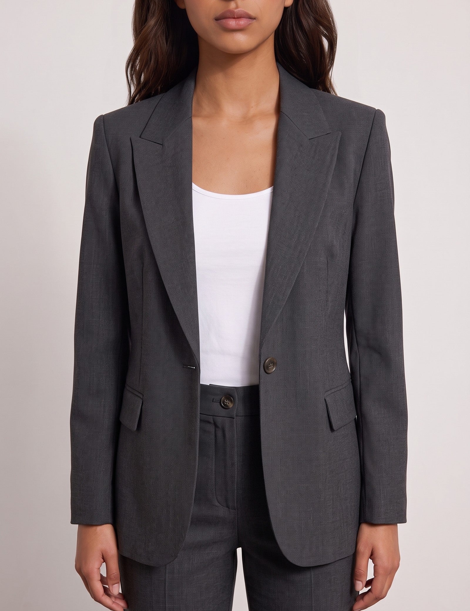 Women's Suit Set, close-up of the upper body