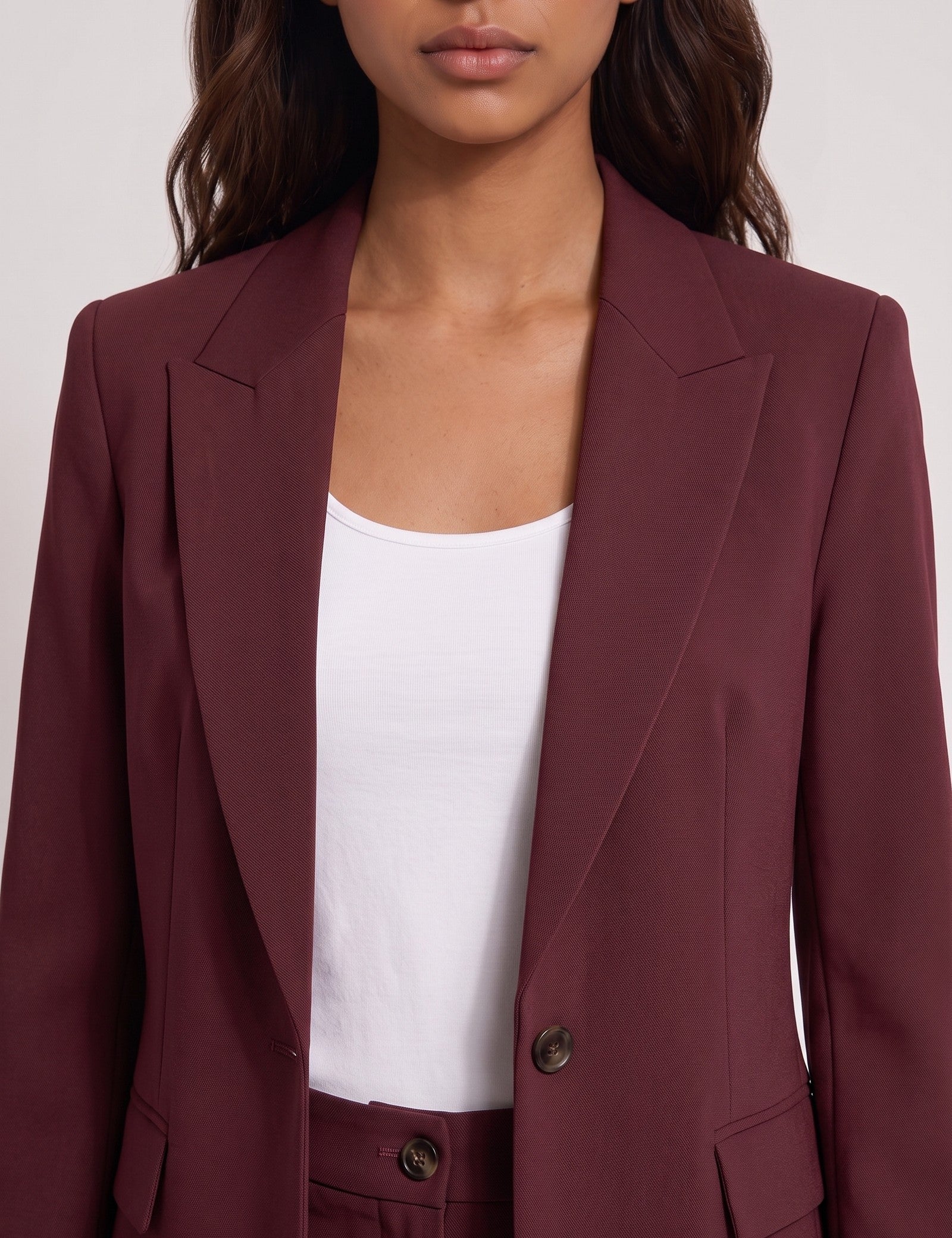 Women's Suit Set, close-up of the upper body