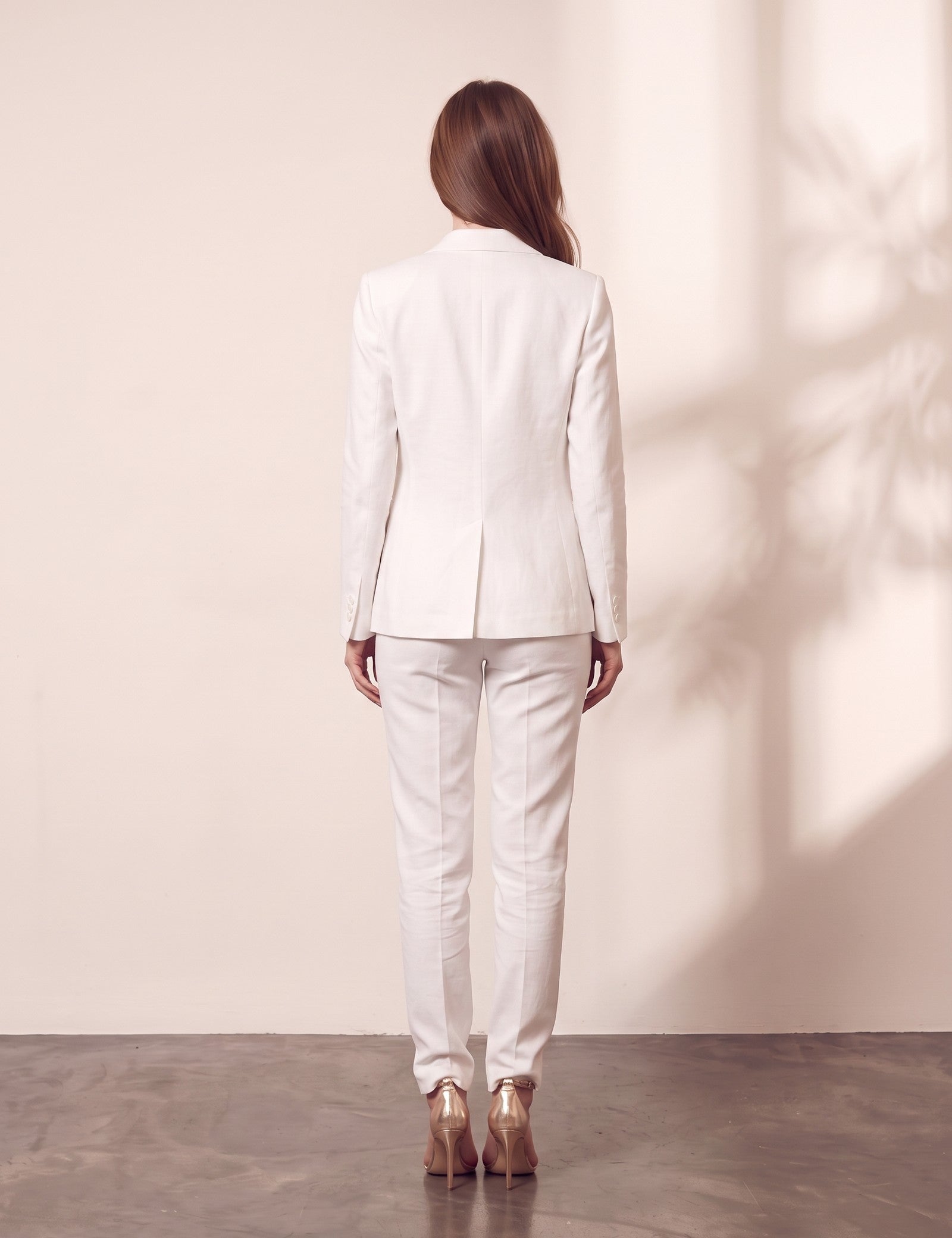 Women's White Tailored Single-Breasted Blazer, close-up of the upper body.