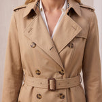 Deluxe Trench Coat, close-up of the upper body.